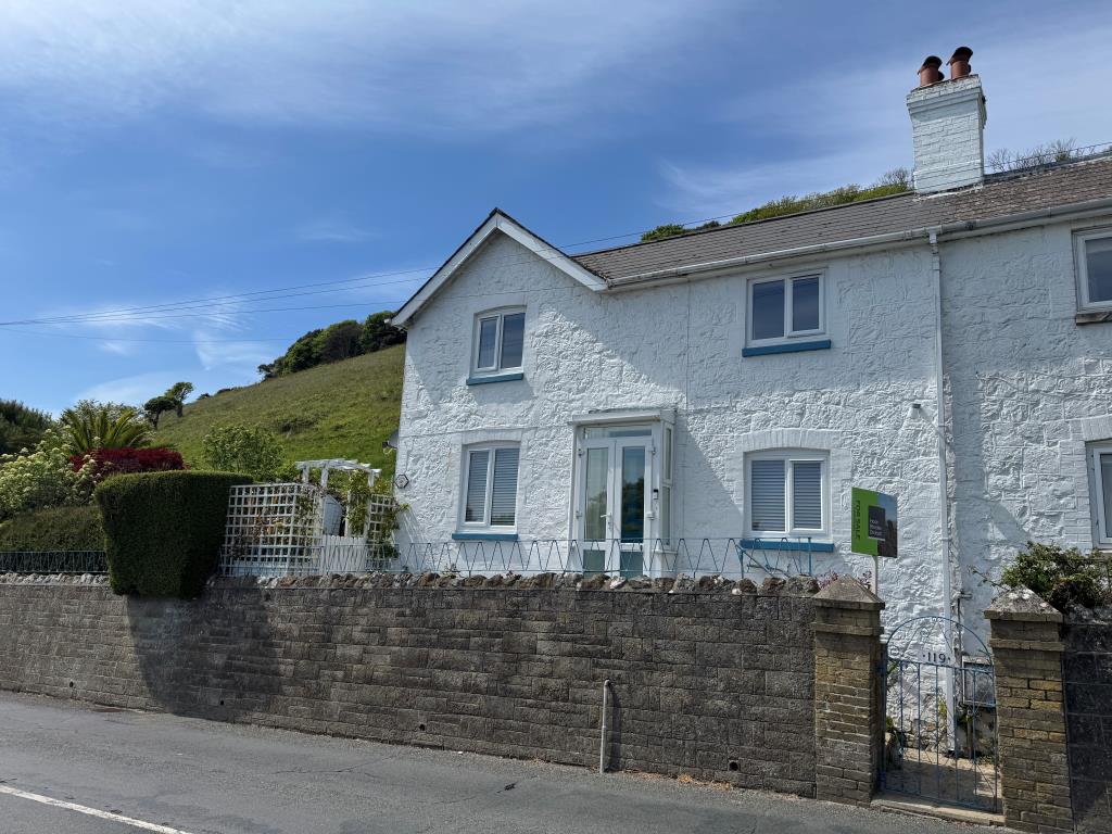 Lot: 142 - COTTAGE WITH SEA VIEWS FOR INVESTMENT OR OCCUPATION - Looking at the Front of the Cottage From the Alternative Aspect
